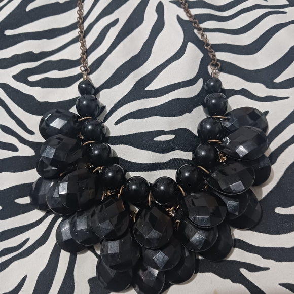 Women Fashion Black acrylic necklace set - Picture 3 of 6